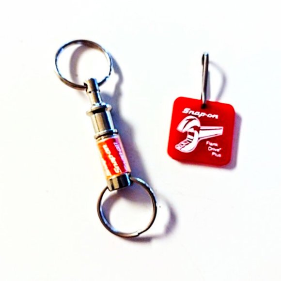 Snap-on Set 2 CAN COZIES w/MAGNETS + VINTAGE KEY HOLDER & ZIPPER PULL ~ ALL NEW - Picture 2 of 13